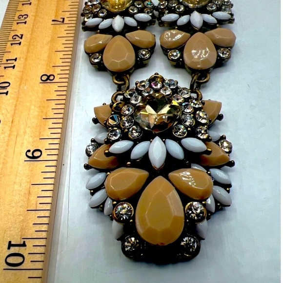 Vintage-Inspired Floral Statement Necklace With Crystal & Resin Accents.  N2 - Picture 12 of 12